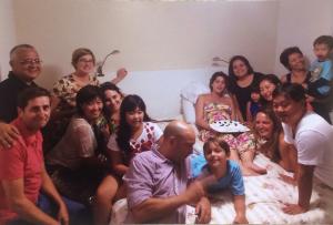 Comemoração do meu aniversário de 2014 - 24 de fevereiro. Como estava grávida de cinco meses e com descolamento de placenta, estava de repouso absoluto, mas meus melhores amigos, meu marido e minha mãe fizeram uma festa surpresa no meu quarto.