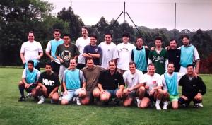 Festa 10 anos de Formatura. Em pé da esquerda para direita:
Pedro, Rodrigo, Carlos, Fábio, Fernando, Milton, Wagner, Joselito, Paulo, Hudson, Michel | Abaixados da esquerda para direita: Sérgio, Luiz, José Marcelo, Fernando, Mauro, eu, Marcello, José Eduardo, Renato