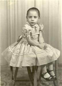 Retrata bem essa minha infância bem precoce: eu era uma menininha!