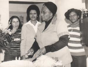 Comemoração dos 60 anos da mãe de Regina. Na foto, estão todas as noras reunidas