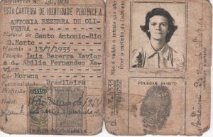 A primeira carteira de identidade de Antonia que, na época, já estava casada.