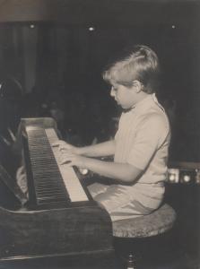 O filho de Anna, Paulo Roberto, começou a tocar piano aos cinco anos 