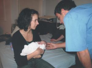 Meus filhos mais velhos, Marina e João, com a filha do João, Leila, que tinha acabado de nascer. Ela foi a primeira neta que eu tive.