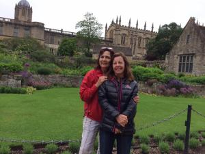 Luciene e sua melhor amiga, Sandra, passeando pela Inglaterra. Sandra vive em Londres há vários anos, durante esta visita à amiga ambas passearam pelas cidades de Cambridge e Oxford para conhecer os centros universitários e ver os locais de gravação dos filmes da série Harry Potter.