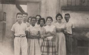 Turma de Latim, entre os alunos: Félix, Antônio Firmo, Maria Aparecida Tricta (penúltima pessoa Maria Aparecida Kalume - dona Cida)