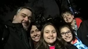 o filho mais velho da Dona Cida - Milad Kalume Neto - com sua esposa Flávia Zambido Kalume e seus filhos Theo, Sophia e Heloisa Zambido Kalume.