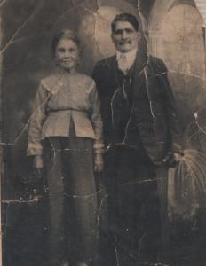 Os avós por parte de mãe, a vó Maria Florenzano e o vô Vicente Miranda. 