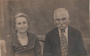 Pais: a mãe (Maria Zacarias Curi Salomão) e o pai (Abrão Salomão)