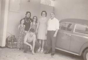 Amigos e familiares de Pepe: Amelia, as crianças Neide e Mari, a esposa Aurea e o filho Jose Antonio.