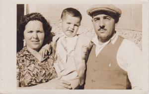 Pepe com a esposa e o filho.