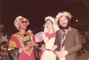 Festa Junina da ADC do INPE. José Divino de Souza está à esquerda ao lado dos noivos Miriam Vicente e Acioli Antonio Olivo.
