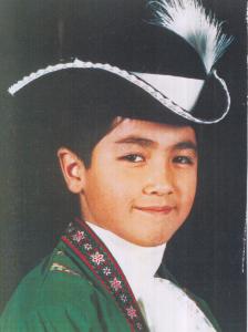 Julio Gabriel, o filho de José Carlos, posa para foto