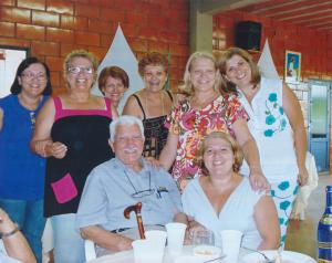 da esq. p/ a dir. Marilia, Marli, Marilda, Maireny, Marisa, Maira, na frente Márcio e papai.