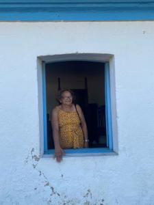 Uma vez por ano, todos os anos, a mãe de Juliane viaja para Araras, na Paraíba, para visitar sua família. Esse ano, no entanto, a viagem teve um sentimento diferente: foi o primeiro ano sem a presença da tia avó Neves e, também, a primeira vez que Juliane pagou essa viagem para sua mãe. Juliane conta que isso foi marcante pois a mãe, sempre muito trabalhadora, não sai muito. Sempre que vai pra lá, Dalva se sente muito feliz e tira fotos, algo que não faz no dia-a-dia.