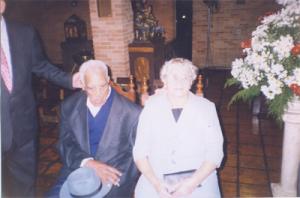 Avós maternos de Antonio no casamento de seu tio Mané. A festa ocorreu no Clube Banespa e durou até às quatro da manhã. Esq.-Dir.: Pedro (avô materno) e Carmelina (avó materna).
