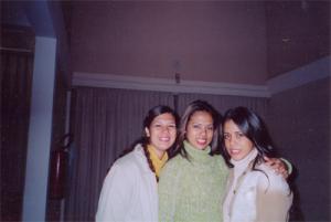 Filhas de Antônio posam para foto em um quarto do Hotel Vacance de Campos de Jordão, em julho de 2005. Esq.-Dir.: Andressa, Cinthya e Bruna.