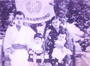 Esq. Dir: Koitchi Ohira (pai), Paulo Ohira, Ayako Ohira (mãe) e Yohane Ohira (irmão)