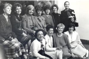Amigas são presentes que a vida nos dá e eu cultivo com enorme carinho.Em pé (da esq. para dir.): Lourdes, Maria Alice, Violeta, Ligia, Lúcia, Maria Rita e Maria Felícia. Sentadas: Iva, Tereza, Eu e Neide.