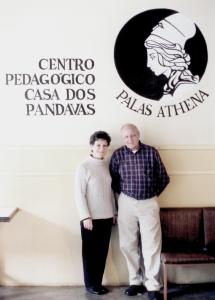 Lia e Basílio Pawlowicz (marido) no Centro Pedagógico Casa das Pandavas, em Monteiro Lobato.