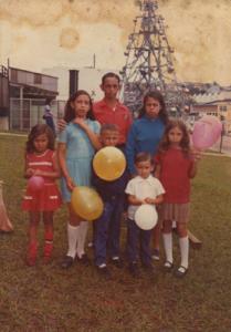 Festa de Natal para os funcionários da malharia Eneri. Na foto estão: Marta, Rosa, José Gabriel, João, Marta, Maria e Antônio