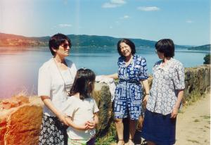 Íris e família em viagem ao Chile. Esq.-dir.: Íris, Jennifer (neta), Dúnia, Judite (irmã).