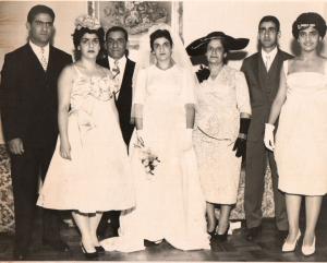 No casamento da irmã Raquel. Da esquerda para a direita: o irmão Reinaldo, Ruth, o pai João, a mãe Adélia, o irmão Rubens e a irmã Rosali.