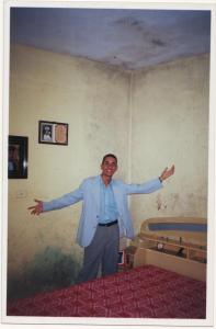 Felipe, filho de Severino, na casa como era antes do começo da construção da via