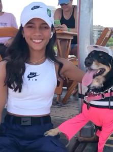 Em um campeonato nacional de skate, Rafaela levou sua cachorra Mel como convidada especial para assistir às modalidades Park e Street. Durante o evento, por conta do sol, Rafaela saiu da arquibancada do Park e foi para a do Street, onde encontrou a campeã mundial Rayssa Leal, conhecida como Fadinha. Rafaela entregou um mimo à atleta, que a cumprimentou, e acabou conversando por mais tempo com a mãe de Rayssa. Para Rafaela, aquele dia foi memorável: a primeira vez que Mel participou de um campeonato oficial e o encontro inesperado com uma das maiores referências do skate mundial.
