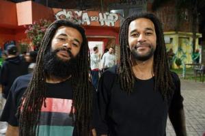 Comemoração de um ano da Casa do Hip Hop, em Perus. Da esquerda p/ direita: Cleiton e Dedê. Ocupação Casa do Hip Hop (Perus)