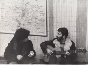Num metrô de Paris, eu e Pascal Bossan.