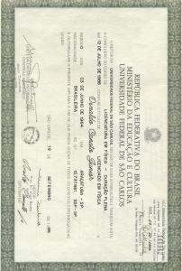 Diploma de Osvaldo, formado em física pela UFSCAR