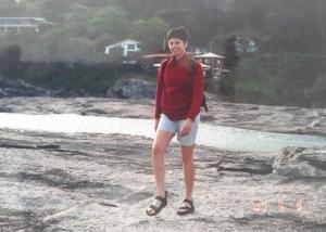 Sorrindo durante um passeio pela costa de Niterói