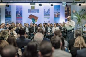 Zé Bueno ministra palestra e demonstração de Aiki Core para público corporativo durante o evento Café com Líderes da Porto Seguro.