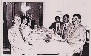 Personalidades do Senac em jantar musical comemorativo na reinauguração do Grande Hotel São Pedro que completava ao mesmo tempo, 25 anos de atividades. Na foto: Clairton Martins (Superintendente de Administração), Maria Pilar Tohá Farré (Gerente de Comunicação), Luis Francisco de Assis Salgado (Diretor Regional), Dárcio Sayao Maia (Gerente de Recursos Humanos), José Rui Veloso Campos (Gerente do Centro de Estudos de Administração e Hotelaria) e José Benedito.