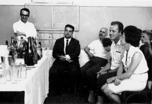 José Constantino (1º à esq. Na época, orientador educacional) no encerramento do curso de barman promovido no SENAC 