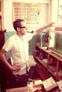 José Constantino em sua sala de trabalho quando era orientador educacional no SENAC 