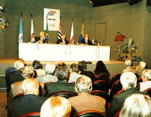 Luiz Francisco de Assis Salgado (1º à esq. Diretor Regional do Senac) na cerimônia de homenagem aos funcionários com 15, 20 e 30 anos de serviços prestados ao SESC-SP e ao SENAC-SP. Ainda na foto, Abram Szajman (Presidente da FCESP) e Danilo Miranda dos Santos (Diretor Regional do Sesc). Luiz, além de presidir a mesa, nesse ano, também foi homenageado.