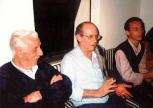 Aniversário de Manuela Lopes Moço (sobrinha neta de Oswaldo) que completava dois anos de idade. Ocorre o encontro de três gerações da família Bonavigo (da esq. p/ a dir.): Eduardo Bonavigo (pai), Oswaldo e Eduardo Antônio Bonavigo (filho).