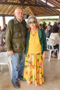 Esposo José Liberato, à esquerda, e professora Holanda, à direita.