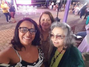Da esquerda para a direita, Professora Meg (Diretora do SINPRO), Professora Maria de Fátima (militante) e Professora Holanda em Encontro de Professores e Orientadores Aposentados do SINPRO DF na chácara do SINPRO DF.
