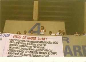 Rejane em fala na Campanha Salarial dos professores, assembleia no estádio Mané Garrincha.