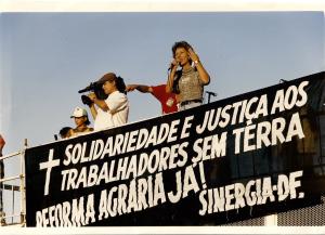 Rejane em ato de repúdio ao massacre de Eldorado dos Carajás.