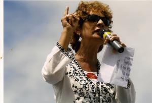 Rejane em fala na campanha salarial dos professores.