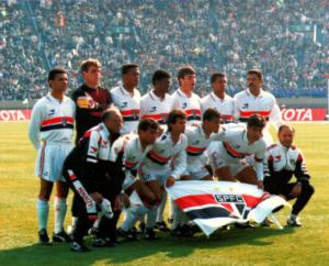 Foto dos campeões mundiais interclubes antes da partida contra o Barcelona<br>Japão / Tóquio