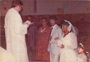 No casamento com seu marido José Walci e com os padrinhos Antônio e Dona Tica, moradores da comunidade, na Igreja Nossa Senhora de Fátima em Sobradinho I.