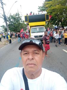 José Balbino participando ativamente da Manifestação organizada pelo Movimento Unificado das Vítimas da Braskem (MUVB), na Fernandes Lima, principal avenida de Maceió