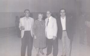 Foto com amigos e familiares na inauguração da empresa de Guglielmo, no Brás. 
Da esquerda para direita: Aurelino Silvo, Ermínia Labate (avó), Claúdio Nese, João Luiz Correa Lima.