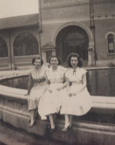 No chafariz do Parque Dom Pedro II. Na foto, Filomena Tucci, Ermínia Labate, Wanda___.