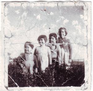 Primeira vez que guardou a imagem de uma maquina fotográfica, pois não havia uma dessas em sua casa. A foto foi tirada pela vizinha.