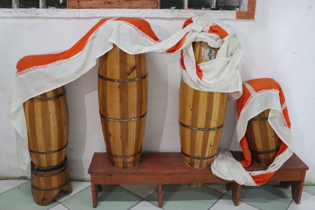 Atabaques. Acervo: Casa Espírita Águas Cristalinas – Grupo de Umbanda Filhos do Rei.